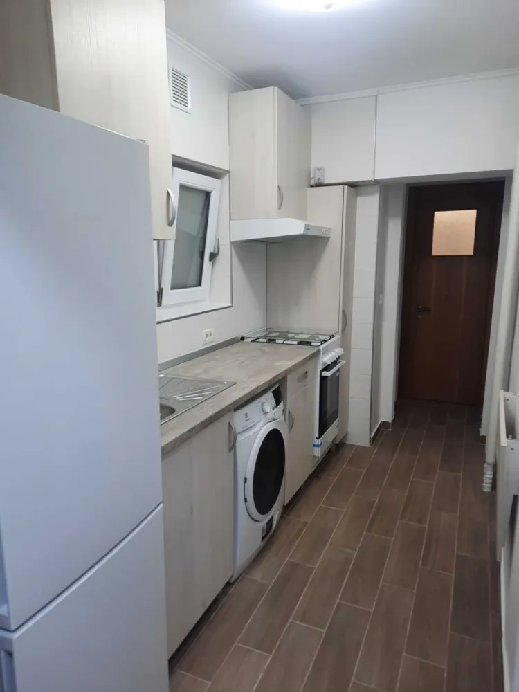 Ag BRASADAS închiriază ap 2 cam Et 3/9 50mp MAGHERU. - Agenția BRASADAS închiriază apartament 2 camere , B-dul Magheru - Et. 3 , suprafata 50 mp , complet utilat .
www.brasadas.com.