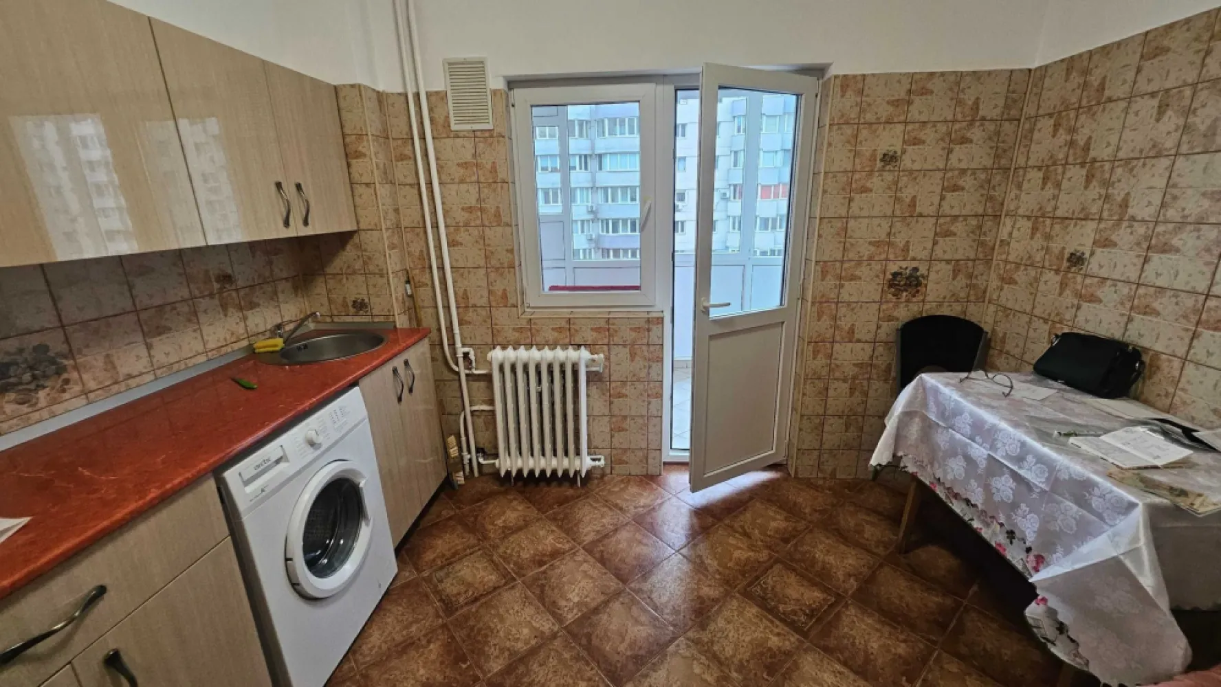 Ag BRASADAS închiriază ap 3 cam Et 5 Victoriei, Titulescu. - Agenția BRASADAS închiriază apartament 2 camere si balcon, spatios, etaj 5.
