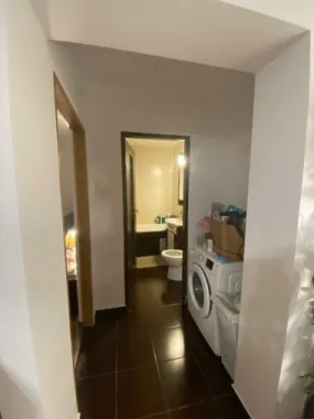 Ag BRASADAS închiriază apt. 2 cam Et 3/4 in Piata Victoriei.