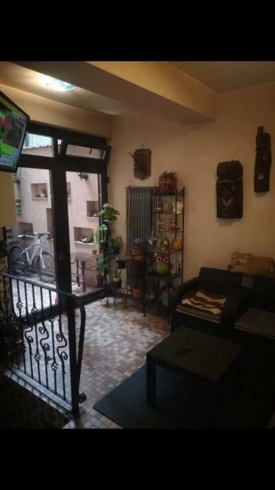 Ag BRASADAS vinde casa 7 cam 232mp zona matei vvoievod S2. - Agenția BRASADAS vinde casa NOUA din 2009 in zona ULTRACENTRALA, cu suprafata de 232 mp utili.
Structura casei este de tip demisol, parter, etaj si mansarda si este situata pe o strada linistita si putin circulata în zona Vatra Luminoasa- Matei Voievod.
Întrarea este COMUNA. 
Casa este in stare excelenta și beneficiază de încălzire în pardoseala și multe îmbunătățiri.