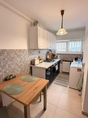 DE ÎNCHIRIAT: Apartament modern cu 2 camere și panoramă – Semicentral