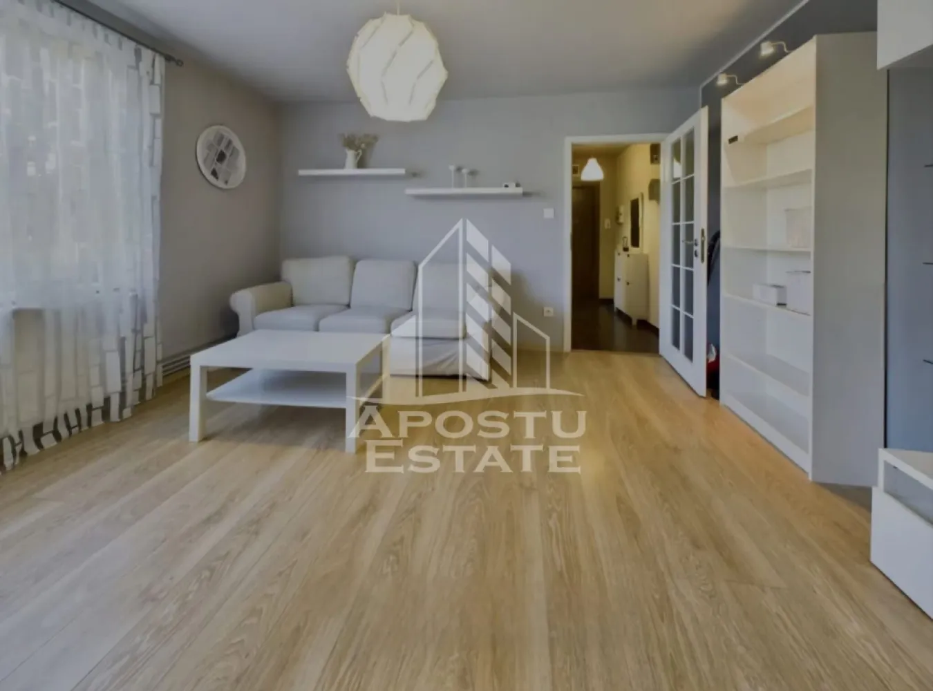 Apartament 2 camere, de inchiriat, Central, Timisoara - Agentia imobiliara APOSTU ESTATE va propune spre inchiriere un apartament cu 2 camere, spatios si luminos, situat in zona Central, o zona linistita si bine pozitionata. potrivit pentru cupluri,familii, sau persoane care isi doresc o locuinta unde sa se simta confortabil.

Suprafata utila: 50 mp

Compartimentare eficienta:

-Hol de acces generos

-Bucatarie complet mobilata si utilata

-Living luminos si spatios

-Dormitor mobilat si utilat

-Baie prevazuta cu cada

Confort si facilitati:

-Incalzirea apartamentului: centrala proprie

-Apartamentul este complet mobilat si utilat

-Nu accepta animale de companie de catre proprietar

Localizare:

-Timis,Centru – acces facil spre magazine, supermarketul Kaufland , scoli, parcuri si mijloace de transport in comun.

Ideal pentru:

-Cupluri

-Persoane singure

Pret chirie lunara: 500Euro

Programeaza o vizionare pentru a-ti putea imagina viitorul aici!

ID intern: CP3208529 !