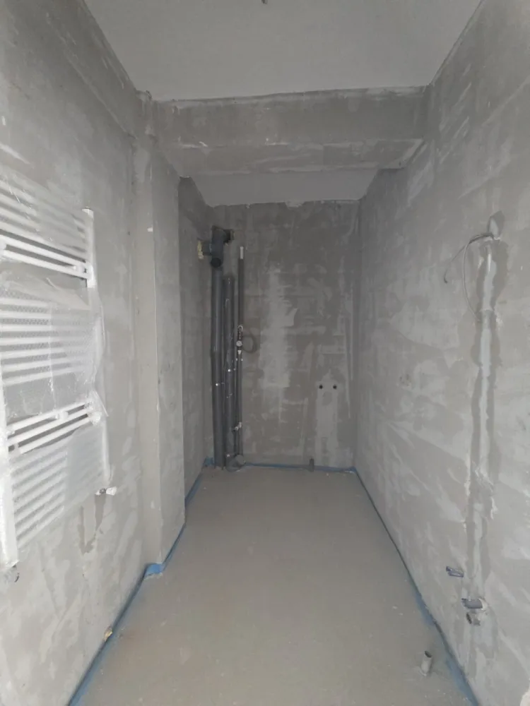 AP 2 CAMERE 48,7 MP UTILI + 5.5 BALCON - INTABULAT, BVD VASILE MILEA - Intabulat disponibil imediat, imobil locuit!DETALII SI VIZIONARI : 076 700 5000Apartament 2 camere luminos si spatios – 48.7 mp utili + 5.5 balcon GenerosSituat intr-o zona de interes ridicat, langa bvd Vasile Milea si Kaufland Selimbar, mall shopping city, lidl, zone de interes, &nbsp;2km pana in centrul orasului Sibiu !✅ Preț excelent: 80.000 €&nbsp;✅️ COMISION 0%✅ 54.2 mp utili&nbsp;✅ Intabulat – actele pregătite pentru vânzare✅ 1 loc de parcare exterior INCLUS in pret✅ Mutare imediată✅ Cartier locuit, acces rapid la bulevard, mall shopping city, Kaufland, lidl,școli și grădinițe.