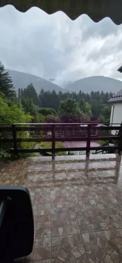 Vila in Sinaia cu parau in curte si view superb