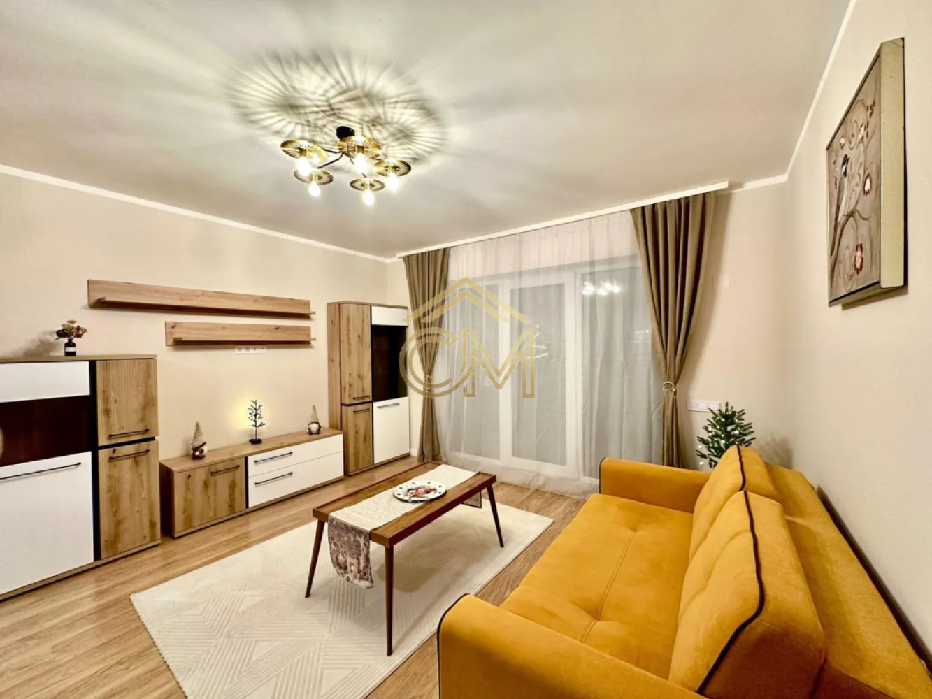 Apartament 2 Camere - Decomandat - 54 MPU - Balcon - Vă propunem spre vânzare un apartament decomandat, modern și gata de mutare (intabulat, cu toate utilitățile funcționale), situat într-o vilă exclusivistă cu doar 12 apartamente in cartierul DaVinci.
 Proprietatea beneficiază de o panoramă deosebită spre munți și indici urbanistici unici (doar 25% ocupare teritorială, 45% spații verzi și străzi aliniate de brazi).

 Finisaje și Dotări (Predare la Cheie)
Interior: Mobilat și utilat complet cu electrocasnice; pereți finisați/zugrăviți, parchet, gresie.

Premium: Uși de interior Porta Doors, obiecte sanitare incluse, prize și întrerupătoare montate.

Confort termic & dotări: Încălzire în pardoseală, izolație exterioară cu vată bazaltică, jaluzele electrice.

Exterior: Balcon și casă a scării complet finisate la cheie.
 
 Localizare și Accesibilitate
4 minute: Zona Industrială Vest & Aeroportul Internațional Sibiu

4 minute: Magazinul Metro

15 minute: Centrul Istoric al Sibiului

 Avantaje principale
Mutare imediată: Imobil finalizat, intabulat, cu contoare funcționale (există deja vecini mutați în vilă).

Loc de parcare INCLUS în prețul afișat.

Compartimentare: Dormitor, Living, Bucatarie Inchisa, Hol si Baie.

Cadru natural deosebit: Priveliște superbă la munți și 45% spații verzi în cartier.

Pentru mai multe detalii lasati un mesaj sau nunati la numarul: 0732258587