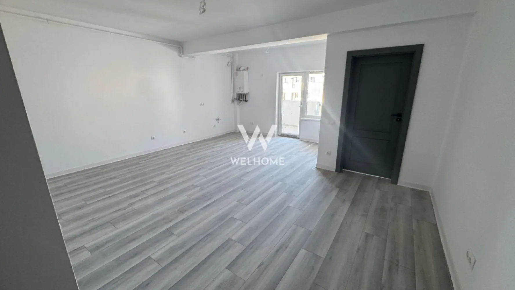 Apartament 2 camere, Prelungirea Doamna Stanca, Sibiu - Vă propunem spre vânzare un apartament cu 2 camere situat într-o zonă foarte căutată din Sibiu, în Doamna Stanca, chiar în apropiere de magazinul Dedeman. Locația oferă acces rapid către centre comerciale, supermarketuri, farmacii, restaurante, mijloace de transport și principalele artere ale orașului, fiind ideală atât pentru locuit, cât și pentru investiție.

Apartamentul este amplasat într-un bloc modern cu regim de înălțime P+3, proiectat pentru confort și eficiență, cu spații verzi amenajate și zone comune realizate la standarde moderne.

Caracteristici principale

Suprafață utilă: 53,65 mp

Logie: 6,6 mp

Compartimentare practică:

hol de acces

living luminos cu bucătărie open-space

dormitor spațios

baie

1 loc de parcare inclus în preț

Stadiu de predare – interior LA CHEIE

Apartamentul se predă complet finisat, pregătit pentru mutare:

centrală termică proprie

încălzire în pardoseală pentru un confort termic superior

pereți finisați cu vopsea lavabilă

șapă elicopterizată

parchet SPC rezistent la uzură și umiditate

plăci ceramice moderne (faianță și gresie) în baie 

uși de interior montate

geamuri termopan cu profil PVC pentru izolare termică și fonică

ușă la intrare

instalații electrice complete – prize, întrerupătoare, pregătite pentru electrocasnice

Stadiu de predare – exterior LA CHEIE

casa scării complet finisată

izolație exterioară de calitate pentru eficiență energetică

fațadă modernă finalizată

spații verzi amenajate în jurul imobilului

Avantajele zonei : Zona Doamna Stanca este una dintre cele mai dinamice zone rezidențiale din Sibiu, aflată în continuă dezvoltare. În apropiere se găsesc:

centre comerciale (Shopping City Sibiu, supermarketuri)

magazine de bricolaj și retail

farmacii, clinici și servicii

restaurante și cafenele

acces facil către autostradă și zona industrială vest

mijloace de transport în comun

 Predare: Imediat

Acest apartament reprezintă o oportunitate excelentă pentru cei care își doresc o locuință modernă într-o zonă cu potențial ridicat de dezvoltare sau pentru investitori interesați de închiriere.

PRET: 126.000 Euro

Detalii si vizionare: tel. 0740066818, Cristina