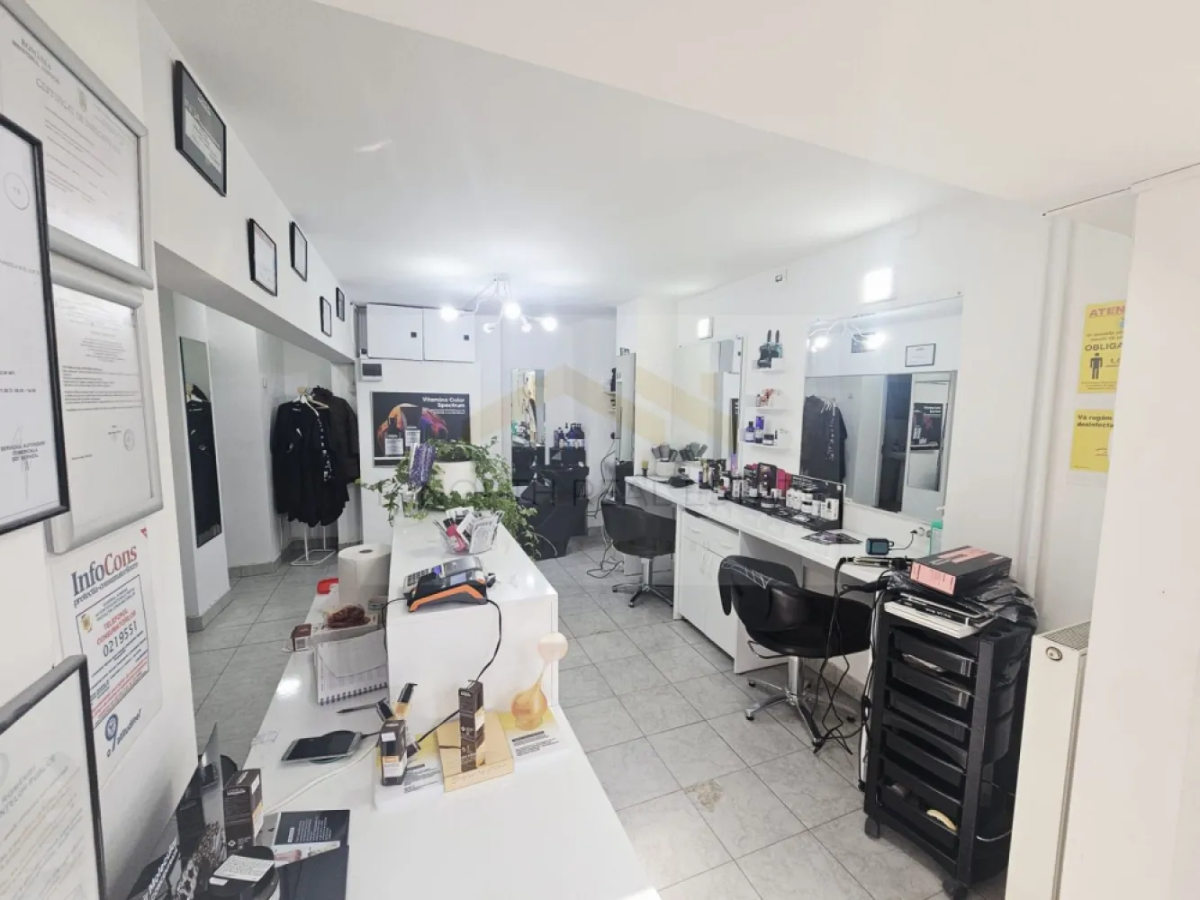 Spațiu comercial de închiriat | Mihai Bravu | Stradal | Ideal salon , birou - B-North Real Estate vă propune spre închiriere un spațiu comercial situat stradal pe Mihai Bravu, într-o zonă cu trafic intens și vizibilitate excelentă.

Spațiul a funcționat cu succes ca salon de coafură în ultimii 15 ani, beneficiind de un vad comercial format și de o locație consacrată pentru activități de servicii. Datorită compartimentării și amplasării sale, proprietatea poate fi utilizată atât pentru activități din domeniul beauty, cât și pentru birouri, cabinete, agenții, servicii profesionale sau alte activități comerciale.

Caracteristici principale:

Spațiu comercial stradal
Vizibilitate excelentă
Vad comercial format
Zonă cu trafic pietonal și auto intens
Acces facil pentru clienți

Destinații recomandate:

Coafor
Frizerie
Manichiură – pedichiură
Salon de înfrumusețare
Birou de consultanță
Agenție servicii
Cabinet profesional
Activități comerciale diverse
Beneficii și avantaje ale zonei
Amplasare pe Mihai Bravu
Trafic pietonal și auto ridicat
Acces rapid la mijloace de transport în comun
Zonă comercială consacrată
Expunere excelentă pentru promovarea activității
Potențial ridicat de dezvoltare a afacerii

Preț și condiții:

Chirie: 720 euro/lună

Pentru detalii suplimentare și programarea unei vizionări, contactați B-North Real Estate.