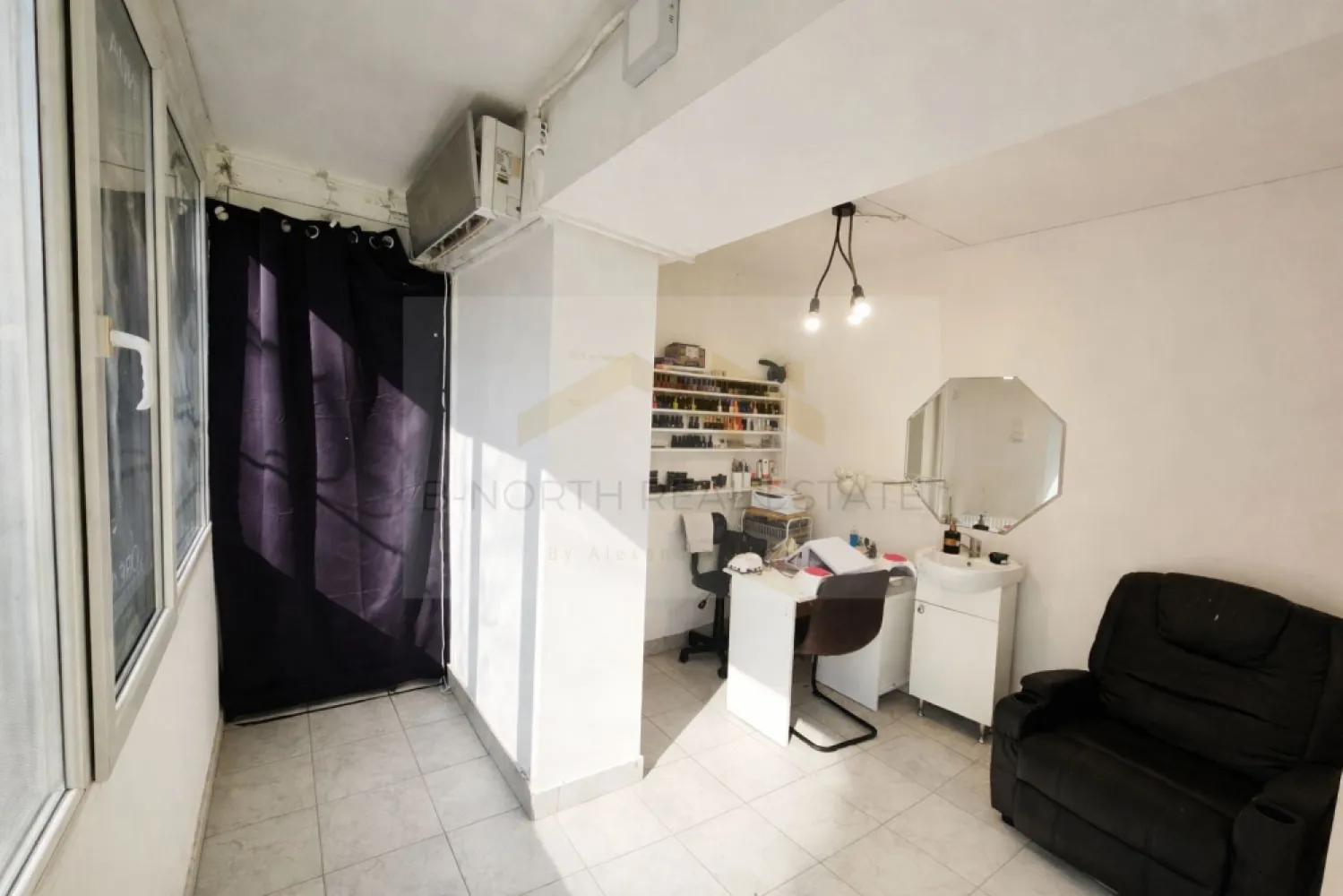 Spațiu comercial de închiriat | Mihai Bravu | Stradal | Ideal salon , birou - B-North Real Estate vă propune spre închiriere un spațiu comercial situat stradal pe Mihai Bravu, într-o zonă cu trafic intens și vizibilitate excelentă.

Spațiul a funcționat cu succes ca salon de coafură în ultimii 15 ani, beneficiind de un vad comercial format și de o locație consacrată pentru activități de servicii. Datorită compartimentării și amplasării sale, proprietatea poate fi utilizată atât pentru activități din domeniul beauty, cât și pentru birouri, cabinete, agenții, servicii profesionale sau alte activități comerciale.

Caracteristici principale:

Spațiu comercial stradal
Vizibilitate excelentă
Vad comercial format
Zonă cu trafic pietonal și auto intens
Acces facil pentru clienți

Destinații recomandate:

Coafor
Frizerie
Manichiură – pedichiură
Salon de înfrumusețare
Birou de consultanță
Agenție servicii
Cabinet profesional
Activități comerciale diverse
Beneficii și avantaje ale zonei
Amplasare pe Mihai Bravu
Trafic pietonal și auto ridicat
Acces rapid la mijloace de transport în comun
Zonă comercială consacrată
Expunere excelentă pentru promovarea activității
Potențial ridicat de dezvoltare a afacerii

Preț și condiții:

Chirie: 720 euro/lună

Pentru detalii suplimentare și programarea unei vizionări, contactați B-North Real Estate.