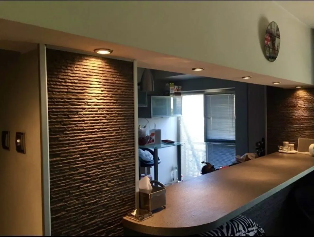 Propietar 2 camere Unirii/O.Goga - Propietar închiriez apartament de 2 camere, decomandat, utllat si mobilat, foarte spatios, stradal cu vedere panoramica spre bd Unirii
Apartamentul este situat pe bd Octavian Goga in imediata vecinatate a Camerei de Comert, Biblioteca Nationala si a Tribunalului București