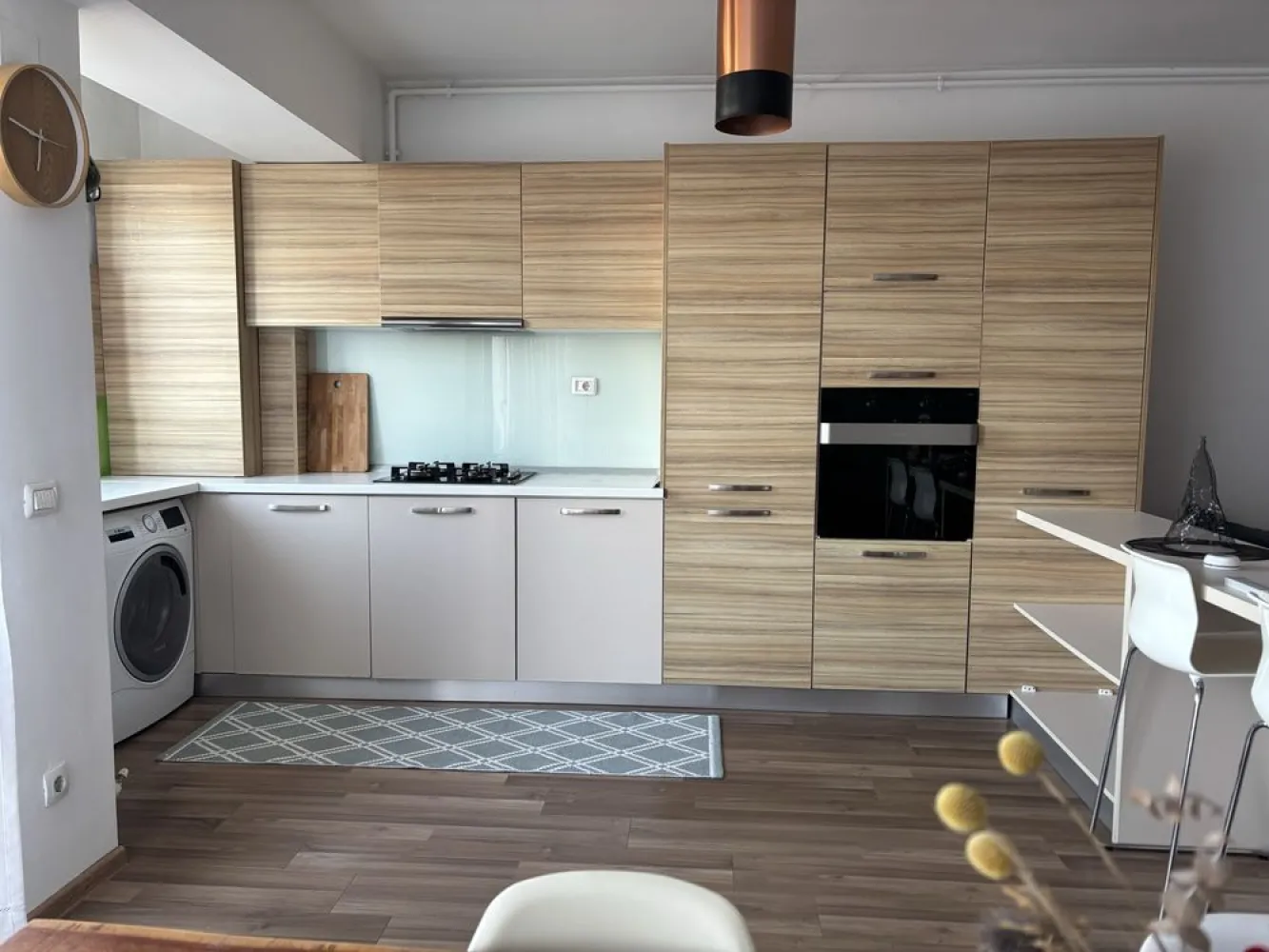 Apartament 2 camere - Inchiriem apartament 2 camere in Amfiteatru Residence

La 3 minute de Parcul Lumea Copiilor ( parcul Tineretului) si 8 minute de metrou Ctin Brancoveanu. 

600 eur/luna + utilitati si intretinere
Poate fi vizionat incepand cu data de 6 Ianuarie.

Orice detalii necesare imi puteti scrie in privat.