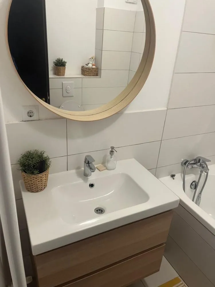 Apartament 2 camere - Inchiriem apartament 2 camere in Amfiteatru Residence

La 3 minute de Parcul Lumea Copiilor ( parcul Tineretului) si 8 minute de metrou Ctin Brancoveanu. 

600 eur/luna + utilitati si intretinere
Poate fi vizionat incepand cu data de 6 Ianuarie.

Orice detalii necesare imi puteti scrie in privat.