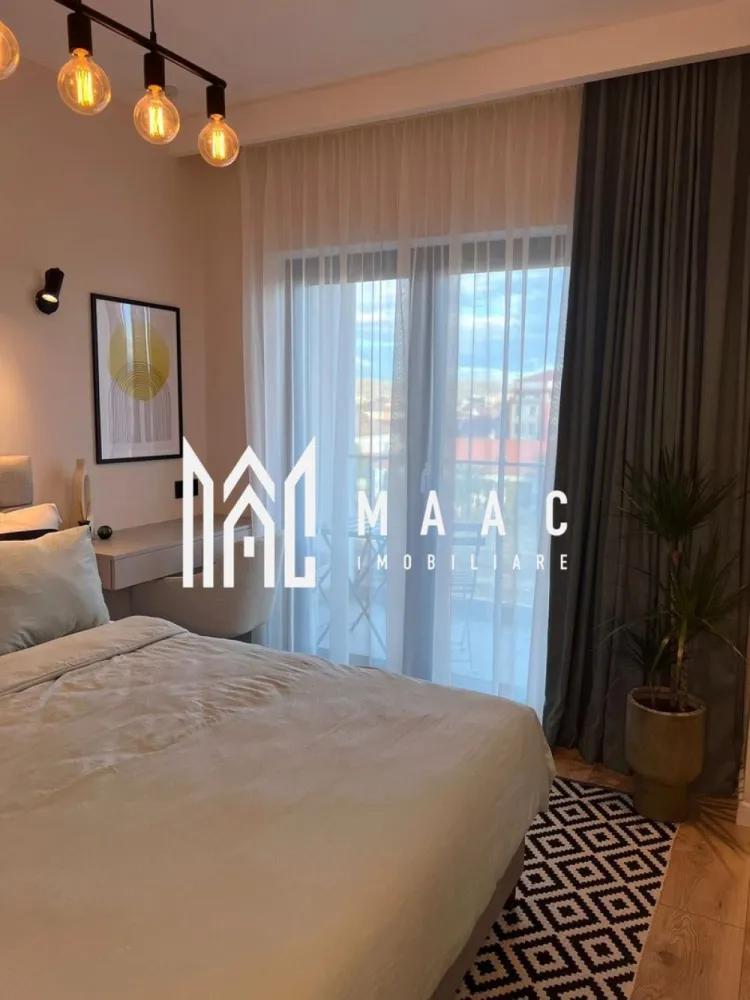 Apartament de închiriat | 2 camere | Lift | Garden Residence - MAAC-imobiliare oferă spre închiriere un apartament modern, situat în zona Piața Cluj, etaj 3/4, într-un bloc nou cu lift, cu suprafață utilă de 52 mp + balcon 3 mp și cu o compartimentare practică, decomandat : hol, living, dormitor, bucătărie, baie spațioasă. Se închiriază complet mobilat și utilat, cu finisaje premium și încălzire în pardoseală. Dispune de 2 locuri de parcare (1 subteran + 1 suprateran) În apropiere de puncte de interes mijloace de transport în comun și magazine. Condiții închiriere: -se percepe garanție în echivalentul unei chirii -nu se acceptă animale de companie Pentru vizionări sau alte detalii contactați-ne și specificați ID:CP2859194 (codul proprietății)