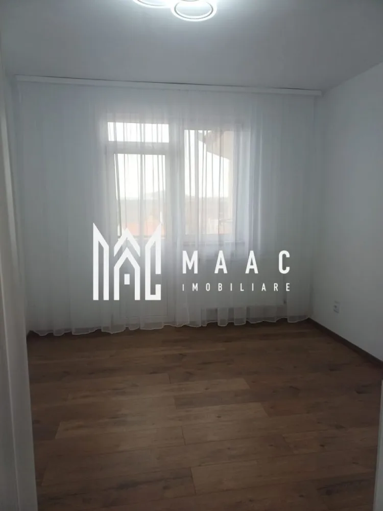 Apartament 2 Camere | 62Mp | Decomandat | Loc de Parcare | Balcon | Renovat - MAAC Imobiliare vă propune spre vânzare un apartament modern cu 2 camere decomandate, într-o zonă liniștită și bine conectată la facilitățile orașului.

Apartamentul este amplasat la etajul 3 din 4 al unui imobil îngrijit și beneficiază de loc de parcare privat într-o curte interioară securizată, cu poartă acționată prin telecomandă, oferind confort și siguranță pentru locatari.

Locuința are o suprafață utilă de 62 mp și a fost renovată complet cu materiale de calitate, fiind pregătită pentru mutare imediată.

Compartimentarea este practică și bine gândită, oferind spațiu și lumină naturală pe tot parcursul zilei.

Compartimentare:
living spațios
dormitor decomandat
bucătărie mare
baie cu geam pentru aerisire naturală
balcon generos cu acces din ambele camere

Caracteristici și beneficii:
2 camere decomandate
62 mp utili
etaj 3 din 4
balcon mare cu acces din ambele camere
loc de parcare privat
curte interioară
poartă automată cu telecomandă
apartament renovat complet cu materiale de calitate

Această proprietate reprezintă o alegere excelentă atât pentru locuit, cât și pentru investiție, datorită poziționării și compartimentării eficiente.

Pentru mai multe detalii sau pentru a programa o vizionare, vă rugăm să ne contactați specificând ID:CP2964851