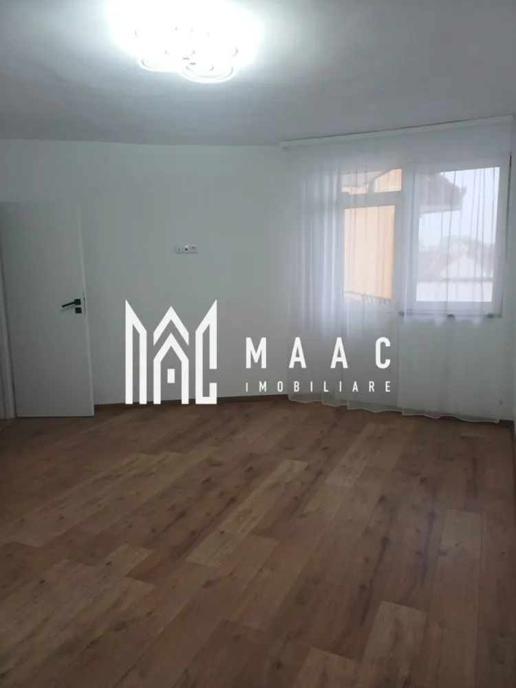 Apartament 2 Camere | 62Mp | Decomandat | Loc de Parcare | Balcon | Renovat - MAAC Imobiliare vă propune spre vânzare un apartament modern cu 2 camere decomandate, într-o zonă liniștită și bine conectată la facilitățile orașului.

Apartamentul este amplasat la etajul 3 din 4 al unui imobil îngrijit și beneficiază de loc de parcare privat într-o curte interioară securizată, cu poartă acționată prin telecomandă, oferind confort și siguranță pentru locatari.

Locuința are o suprafață utilă de 62 mp și a fost renovată complet cu materiale de calitate, fiind pregătită pentru mutare imediată.

Compartimentarea este practică și bine gândită, oferind spațiu și lumină naturală pe tot parcursul zilei.

Compartimentare:
living spațios
dormitor decomandat
bucătărie mare
baie cu geam pentru aerisire naturală
balcon generos cu acces din ambele camere

Caracteristici și beneficii:
2 camere decomandate
62 mp utili
etaj 3 din 4
balcon mare cu acces din ambele camere
loc de parcare privat
curte interioară
poartă automată cu telecomandă
apartament renovat complet cu materiale de calitate

Această proprietate reprezintă o alegere excelentă atât pentru locuit, cât și pentru investiție, datorită poziționării și compartimentării eficiente.

Pentru mai multe detalii sau pentru a programa o vizionare, vă rugăm să ne contactați specificând ID:CP2964851