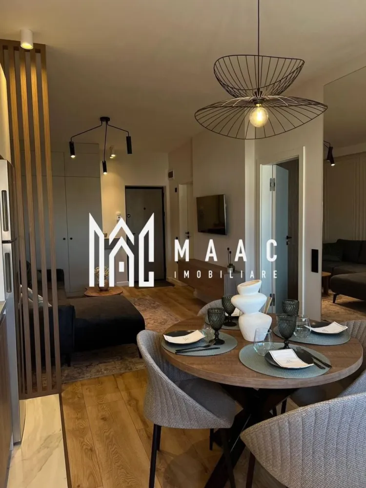 Apartament de închiriat | 2 camere | Lift | Garden Residence - MAAC-imobiliare oferă spre închiriere un apartament modern, situat în zona Piața Cluj, etaj 3/4, într-un bloc nou cu lift, cu suprafață utilă de 52 mp + balcon 3 mp și cu o compartimentare practică, decomandat : hol, living, dormitor, bucătărie, baie spațioasă. Se închiriază complet mobilat și utilat, cu finisaje premium și încălzire în pardoseală. Dispune de 2 locuri de parcare (1 subteran + 1 suprateran) În apropiere de puncte de interes mijloace de transport în comun și magazine. Condiții închiriere: -se percepe garanție în echivalentul unei chirii -nu se acceptă animale de companie Pentru vizionări sau alte detalii contactați-ne și specificați ID:CP2859194 (codul proprietății)
