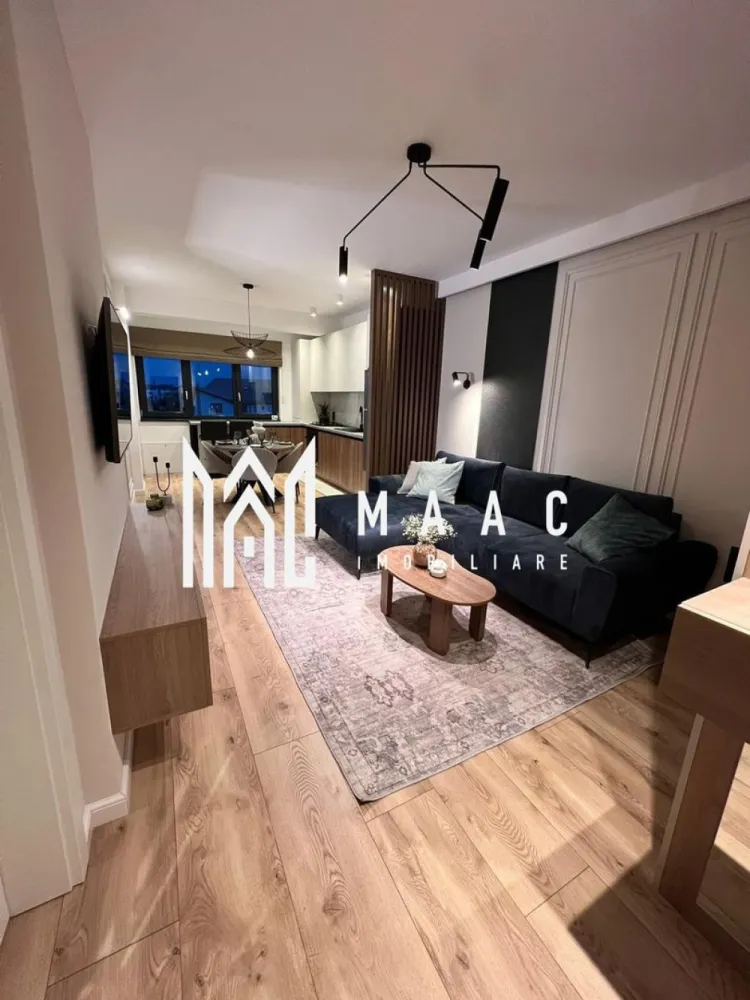 Apartament de închiriat | 2 camere | Lift | Garden Residence - MAAC-imobiliare oferă spre închiriere un apartament modern, situat în zona Piața Cluj, etaj 3/4, într-un bloc nou cu lift, cu suprafață utilă de 52 mp + balcon 3 mp și cu o compartimentare practică, decomandat : hol, living, dormitor, bucătărie, baie spațioasă. Se închiriază complet mobilat și utilat, cu finisaje premium și încălzire în pardoseală. Dispune de 2 locuri de parcare (1 subteran + 1 suprateran) În apropiere de puncte de interes mijloace de transport în comun și magazine. Condiții închiriere: -se percepe garanție în echivalentul unei chirii -nu se acceptă animale de companie Pentru vizionări sau alte detalii contactați-ne și specificați ID:CP2859194 (codul proprietății)