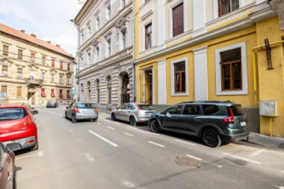 Spațiu comercial strada Episcopiei nr 1, Pregătit pt afacerea ta!