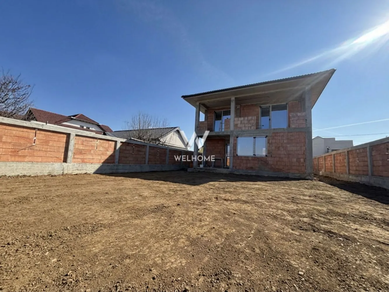 Casa individuala cu Dormitor la PARTER in Cristian-Sibiu - Locuinta individuală P+E , ideală pentru o familie – teren 530 mp

Vă prezentăm o casă individuală spațioasă și bine compartimentată, situată pe un teren generos de 530 mp, cu o suprafață utilă de 145 mp, proiectată pentru confort, lumină naturală și funcționalitate, fiind pozitionata pe soare. 

LA PARTE: 
-Regasesti un living generos de unde se face accesul către terasă, care oferă deschidere către curtea din spate, un loc ideal pentru relaxare, grătar sau timp petrecut în aer liber.
-Bucătărie separată, 
-Dormitor/ birou 
-Baie și spațiu tehnic. 

LA ETAJ:
 Se află 3 dormitoare bine proporționate. 
-Dormitorul matrimonial beneficiază de baie proprie și dressing, oferind intimitate și confort.
-Pe hol se află o baie mare, destinată celorlalte dormitoare. 
-Două dintre camere au acces la o terasă mare comună, iar al treilea dormitor dispune de balcon propriu, oferind spațiu suplimentar pentru relaxare.

Beneficiezi de un POD care este pretabil pentru depozitare, beneficiaza de placa de beton peste etaj.
Filigorie de lemn in spatele casei
LA INTERIOR se preda la cheie, gard, poarta, carport si curtea nivelata. Cu pavaj acces auto si pietonal.
LA INTERIOR: casa se preda la alb, pregatita pentru a-ti pune finisajele. Cu incalzire in pardoseala atat la parter cat si la etaj.

Se afla pe o strada asfaltata, intr-o zona cu case finalizate pe un teren cu o deschidere de 16 mp

Proprietatea combină perfect spațiile interioare bine gândite cu curtea generoasă, fiind alegerea ideală pentru cei care își doresc liniște, intimitate și confort într-o locuință modernă.

PRET: 305.000 EURO 

📞 Pentru mai multe detalii sau programarea unei vizionări, contactati-ma.
0740029352- Ioana Larisa