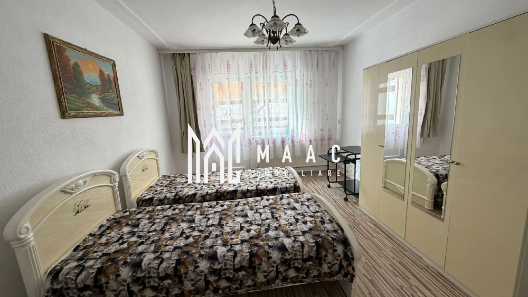 Apartament spațios la casă de închiriat I 110 mp + terasă 60 mp I Ștrand 2 - MAAC Imobiliare va propune spre inchiriere un un apartament generos situat la casă, în cartierul Ștrand 2 din Sibiu, într-o zonă liniștită de case. Proprietatea beneficiază de o locație foarte bună, fiind aproape de farmacii, magazine, parcuri și având stație de autobuz pe stradă.

Apartamentul are o suprafață totală de aproximativ 110 mp și este dispus pe parter și etaj, oferind spațiu și confort.

Compartimentare:
Parter:
hol de intrare
baie cu duș

Etaj:
2 camere luminoase, fiecare cu balcon propriu
ambele camere au acces la o terasă mare de aproximativ 60 mp
bucătărie cu balcon
cămară
baie cu cadă

Alte detalii:
curte comună
utilități separate
zonă liniștită de case

Preț: 700 € / lună
Fara animale de companie.
Condiții de închiriere: Se percepe o garanție în cuantumul unei chirii lunare, apartamentul se închiriază pe o perioadă minimă de 1 an.
Pentru mai multe detalii și programarea unei vizionări, vă invităm să contactați Maac Imobiliare, specificând ID: CP2965402.