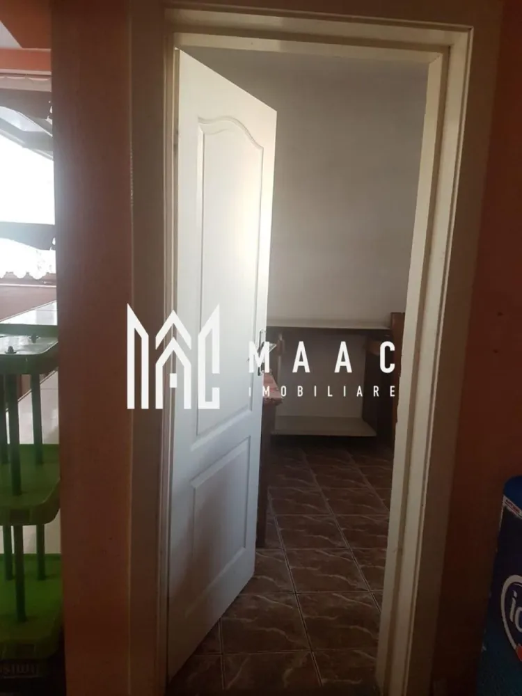 Spatiu comercial I 58 mp I zona Ipas - MAAC Imobiliare vă propune spre vanzare un spațiu comercial de 58 mp – pe strada Otelarilor zona Ipas.
Spațiu comercial dispune de doua intrari direct din stradă.

Spațiul este compartimentat astfel:

o încăpere
o magazie
un grup sanitar

Este ideal pentru desfășurarea activităților de servicii, precum:

Magazin alimentar sau alte activitati dupa placul noilor propietari.

Avantaje ale locației:

Zonă liniștită, cu trafic pietonal constant

Stații de autobuz pe aceeași stradă

Apropiere de parcuri, farmacii, magazine și alte puncte de interes

Acces facil și vizibilitate bună

Pentru mai multe detalii sau pentru a programa o vizionare, te rugăm să ne contactezi specificând ID:CP2896250.