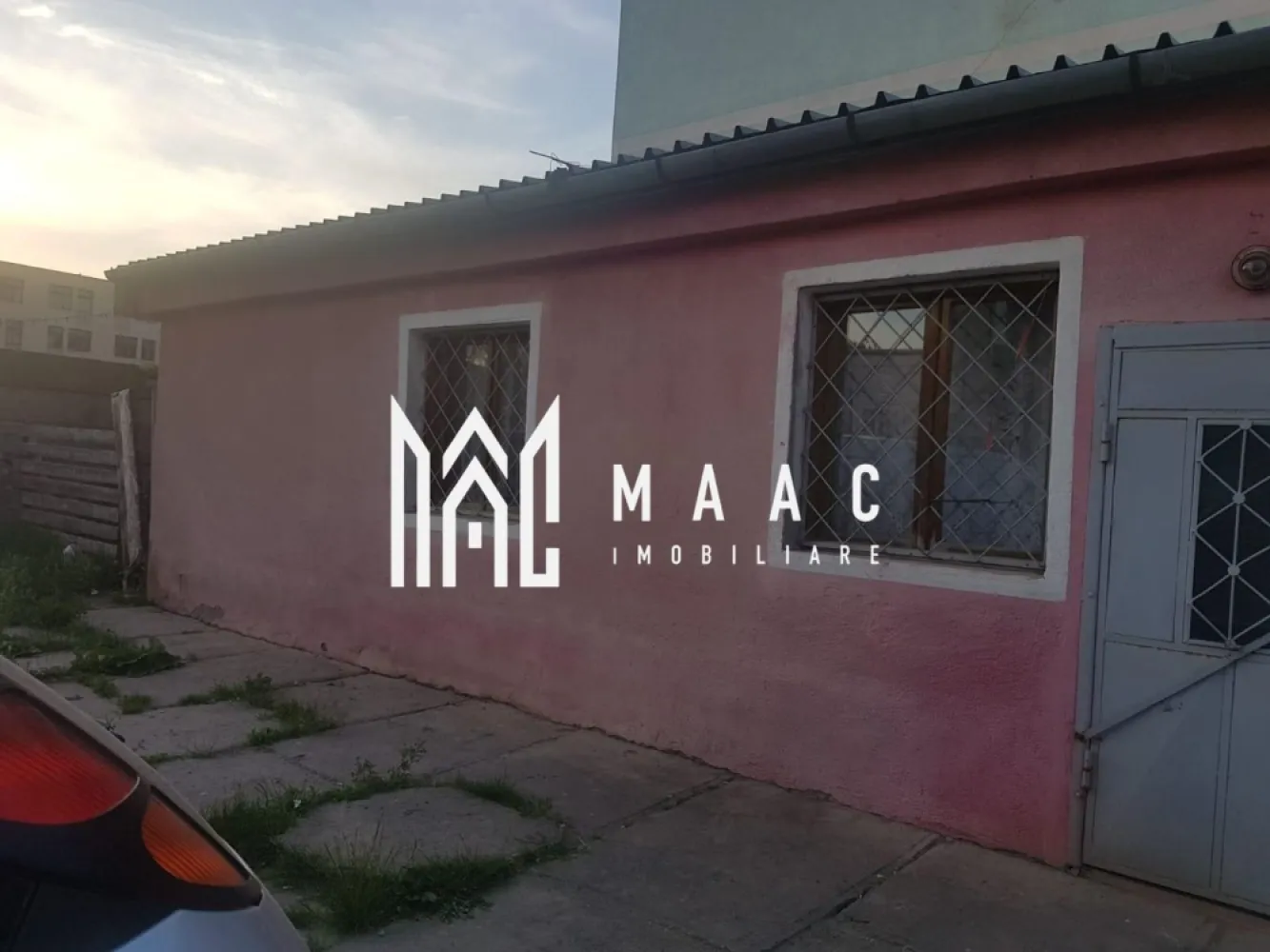 Spatiu comercial I 58 mp I zona Ipas - MAAC Imobiliare vă propune spre închiriere un spațiu comercial de 58 mp – pe strada Otelarilor zona Ipas.
Spațiu comercial dispune de doua intrari direct din stradă.

Spațiul este compartimentat astfel:

o încăpere
o magazie
un grup sanitar

Este ideal pentru desfășurarea activităților de servicii, precum:

Magazin alimentar sau alte activitati dupa placul chiriasilor.

Avantaje ale locației:

Zonă liniștită, cu trafic pietonal constant

Stații de autobuz pe aceeași stradă

Apropiere de parcuri, farmacii, magazine și alte puncte de interes

Acces facil și vizibilitate bună

Chirie: 350 € / lună

Garanție: echivalentul unei chirii.

Pentru mai multe detalii sau pentru a programa o vizionare, te rugăm să ne contactezi specificând ID:CP2896187.