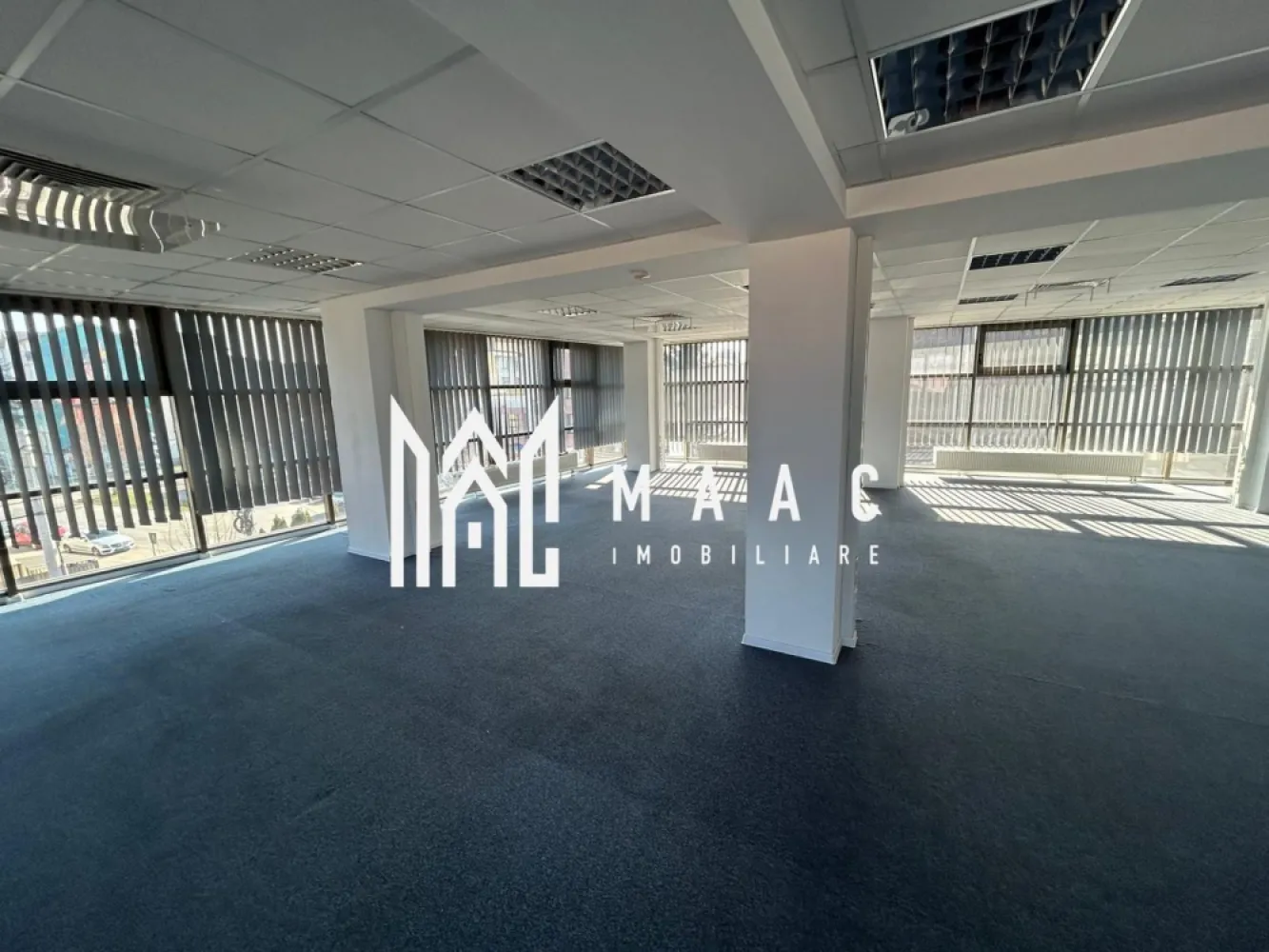Clădire de închiriat I 840 mp I Hipodrom 2, Sibiu I ideală pentru birouri - MAAC Imobiliare va propune spre inchiriere o clădire spațioasă situată în cartierul Hipodrom 2, Sibiu, potrivită pentru sediu de firmă, birouri, clinică, centru educațional sau alte activități comerciale. Proprietatea are o suprafață totală de aproximativ 840 mp utili și este dispusă pe parter + etajul 1 + etajul 2, oferind spații generoase și bine compartimentate.

Compartimentare:

Parter:
suprafață utilă de aproximativ 201 mp
terasă de 26 mp
spațiu de birou
bucătărie

Etajul 1:

două spații pentru închiriere:
spațiu de aproximativ 126 mp
spațiu de aproximativ 150 mp
terasă de 17 mp

Etajul 2:

două spații pentru închiriere:
spațiu de aproximativ 126 mp
spațiu de aproximativ 150 mp

Alte detalii:
fiecare etaj dispune de grup sanitar
parcare proprie pentru chiriași și clienți
spații luminoase și ușor de compartimentat în funcție de necesități
potrivită pentru activități de birou, servicii sau activități comerciale
Clădirea oferă posibilitatea de închiriere integrală sau pe niveluri, în funcție de nevoile chiriașului.

Condiții de închiriere: Se percepe o garanție în cuantumul unei chirii lunare.
Pentru mai multe detalii și programarea unei vizionări, vă invităm să contactați Maac Imobiliare, specificând ID: CP2965885.