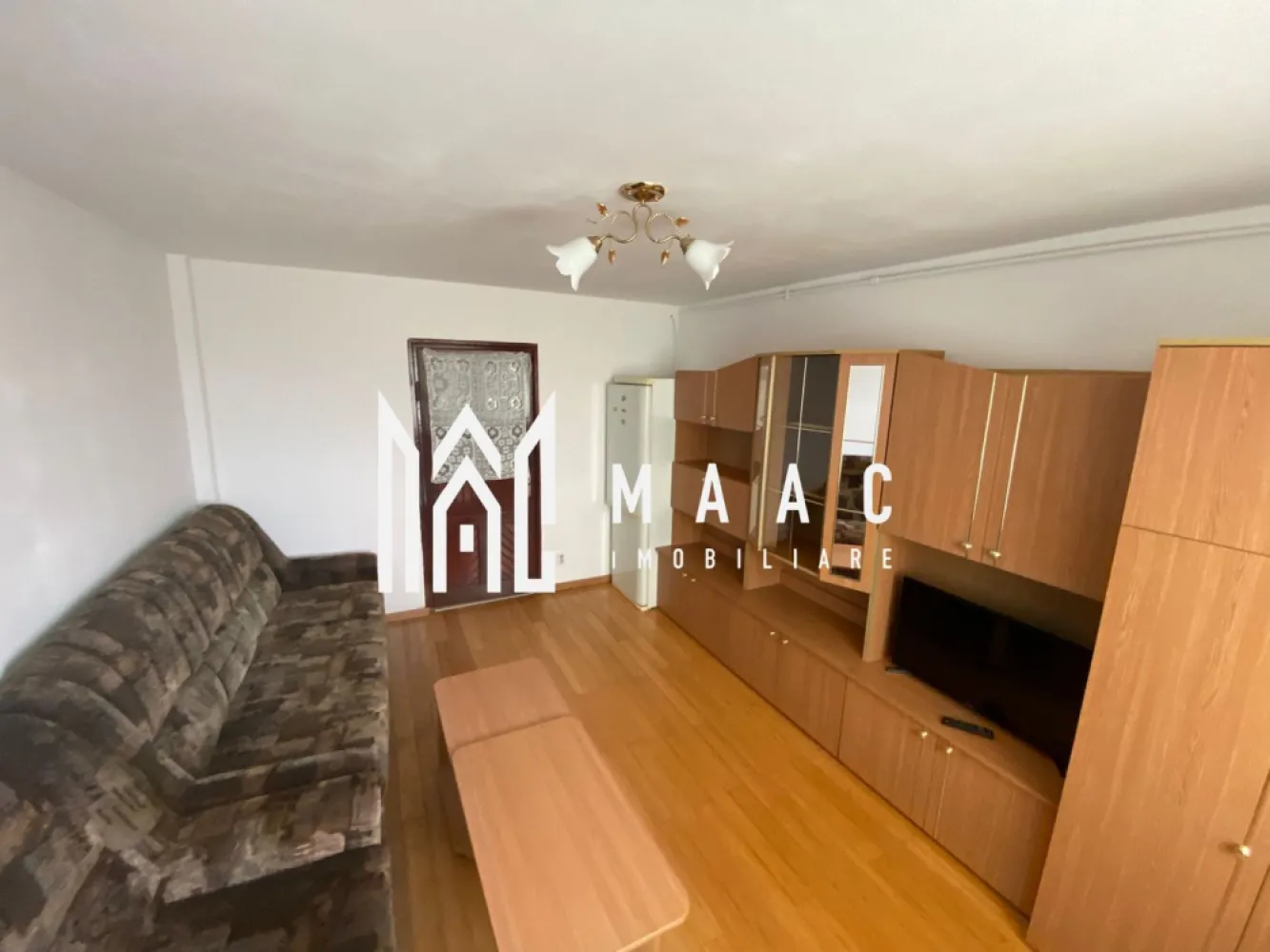 Garsonieră Mobilată I Ideală pentru Investiție I Zona Compa - Maac Imobiliare prezintă o Garsonieră de Vânzare în Zona Compa - Oportunitate Ideală de Investiție
Suprafață: 24 mp
Stare: Mobilată și utilată modest

Descoperiți această garsonieră confortabilă situată în zona Compa, ideală pentru cei care caută o investiție profitabilă sau o locuință compactă și accesibilă. Cu o suprafață de 24 de metri pătrați, această proprietate oferă tot ce aveți nevoie pentru un stil de viață simplu și funcțional.

Caracteristici principale:

Suprafață utilă: 24 mp, optim compartimentați pentru a maximiza spațiul disponibil.
Mobilată și utilată: Garsoniera este pregătită pentru a fi locuită imediat, oferind mobilierul și echipamentele de bază necesare.
Locație: Situată într-o zonă liniștită și accesibilă, cu proximitate față de punctele de interes major, transport public, magazine și alte facilități.
Avantaje pentru investitori:

Rentabilitate: Datorită prețului accesibil și cererii constante pe piața de închiriere, această garsonieră reprezintă o oportunitate excelentă de investiție.

Pentru mai multe informatii specificati ca ati vazut anuntul cu ID: CP2085825