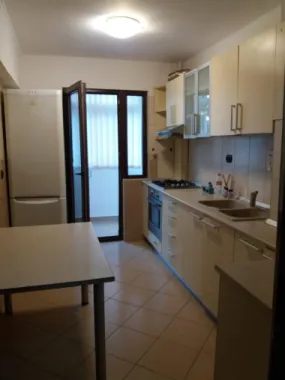 Apartament 2 camere, decomandat, et1, bloc cu lift, zona 8 Martie, Ploiesti