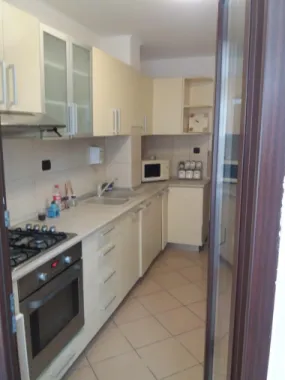 Apartament 2 camere, decomandat, et1, bloc cu lift, zona 8 Martie, Ploiesti
