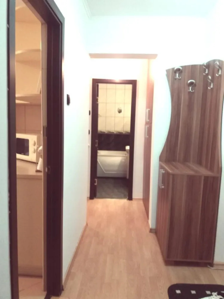 Apartament 2 camere, decomandat, et1, bloc cu lift, zona 8 Martie, Ploiesti