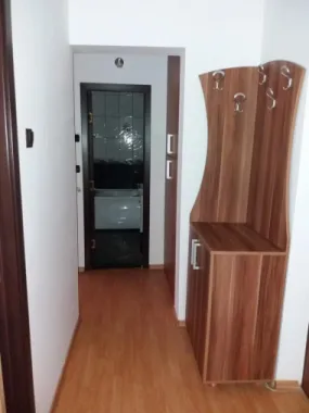 Apartament 2 camere, decomandat, et1, bloc cu lift, zona 8 Martie, Ploiesti