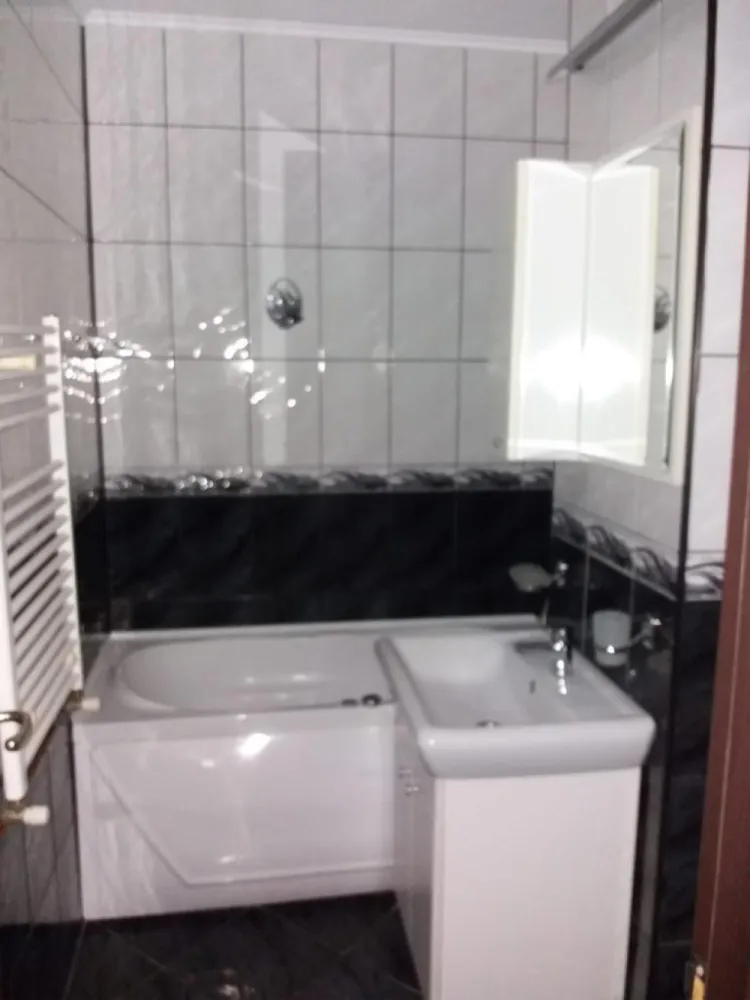 Apartament 2 camere, decomandat, et1, bloc cu lift, zona 8 Martie, Ploiesti
