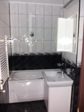 Apartament 2 camere, decomandat, et1, bloc cu lift, zona 8 Martie, Ploiesti