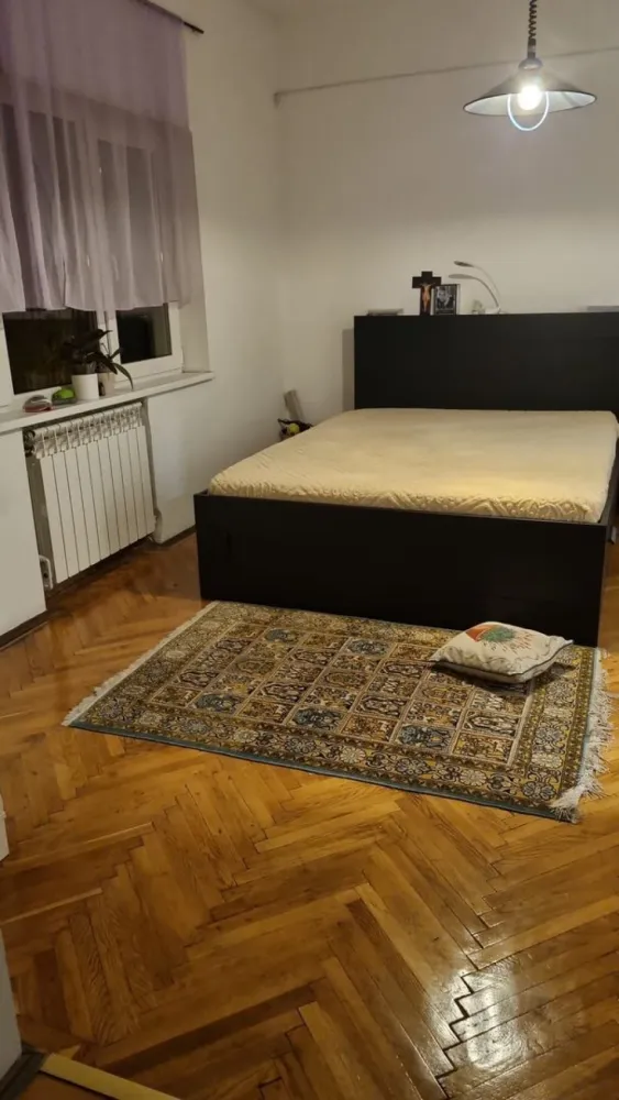 BRASADAS vinde ap 3 cam etaj 1/3 in zona Unirii. - Agentia Imobiliara BRASADAS vinde apartament cu 3 camere, cu compartimentare CIRCULARA, situat la etajul 1/3 in zona Unirii.