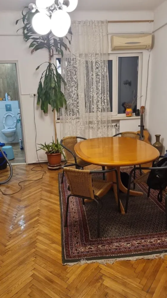 BRASADAS vinde ap 3 cam etaj 1/3 in zona Unirii. - Agentia Imobiliara BRASADAS vinde apartament cu 3 camere, cu compartimentare CIRCULARA, situat la etajul 1/3 in zona Unirii.