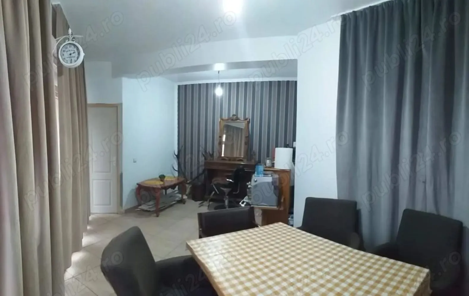 BRASADAS vinde casa individuala in zona Closca. - Agentia Imobiliara BRASADAS vinde casa individuala in zona Closca cu o suprafață utilă de 240mp. si garaj, cu teren aferent de 500 mp. si cu regim de înălțime P+1E compartimentat dupa cum urmeaza :

Parter
frizerie
2 dormitoare
frizerie + baie
bucătărie
living
garaj
cameră tehnică
terasă 

Etaj
living 
baie
2 dormitoare
balcon

Front stradal 30m. 

Detalii construcție:
- structură din beton și cărămidă
- acoperiș din țiglă
- tâmplărie PVC cu sticlă termopan
- izolație exterioară din polistiren de 15 cm
- gard din stâlpișori de beton armat cu fier forjat.

Se poate folosi si ca spațiu comercial .
Utilități: apă, gaz, curent.
Imobilul este dotat cu centrală proprie prin condensare firma Vaillant .
Interiorul este facut parțial.
Pe teren se mai află o casă bătrâneasca.

Www.brasadas.com.