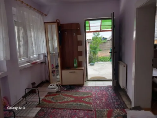 BRASADAS vinde casa 3 camere cu teren 4.5 ari în zona UNIRII.