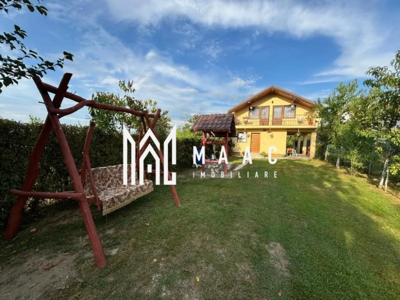 Vilă superbă | 4 camere | 500 mp teren | Vedere la munte | Valea Avrigului - Maac Imobiliare prezintă o oportunitate ideală de investiție, locuință permanentă sau de weekend – o casă de vacanță situată în pitoreasca zonă a Văii Avrigului, într-un cadru natural deosebit, perfect pentru iubitorii de munte și activități în aer liber.

Imobilul are o suprafață utilă de 120 mp, fiind amplasat pe un teren generos de 500 mp, și dispune de:

3 dormitoare spațioase
Living primitor, perfect pentru relaxare în familie
Bucătărie complet utilată (frigider, cuptor cu microunde)
2 băi, ambele dotate cu cadă
Terasă cu vedere superbă la munte
Balcon și grădină amenajată
Parcare privată gratuită
Grătar în curte, ideal pentru seri liniștite cu prietenii
Locuința este echipată cu centrală pe lemne și încălzire electrică, ceea ce asigură costuri reduse de întreținere. Zona este excelentă pentru activități recreative precum drumeții, ciclism, schi sau pescuit, fiind un punct de atracție pentru turiști, dar și o alegere inspirată pentru cei care caută liniște și natură.

✅ Poate fi folosită ca reședință permanentă, casă de vacanță sau investiție turistică (închiriere în regim hotelier).

📍 Valea Avrigului – una dintre cele mai frumoase zone montane din apropierea Sibiului, cu acces facil și peisaje spectaculoase în orice anotimp.

Pentru mai multe detalii precizati telefonic ca ati vazut anuntul cu ID: CP2835260