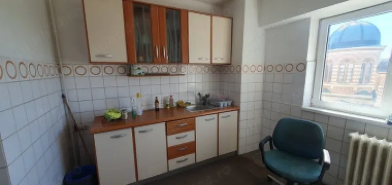 Ag BRASADAS închiriază 4 cam 100mp etaj 6/8, Pta Unirii.