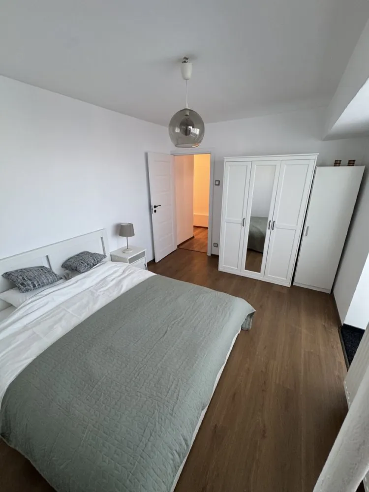 Inchiriez apartament 2 camere Piata Victoriei - Apartament 2 camere, complet mobilat si utilat, situat pe Sos. N. Titulescu, in imediata apropiere a Pietei Victoriei, nu beneficiaza de loc de parcare.