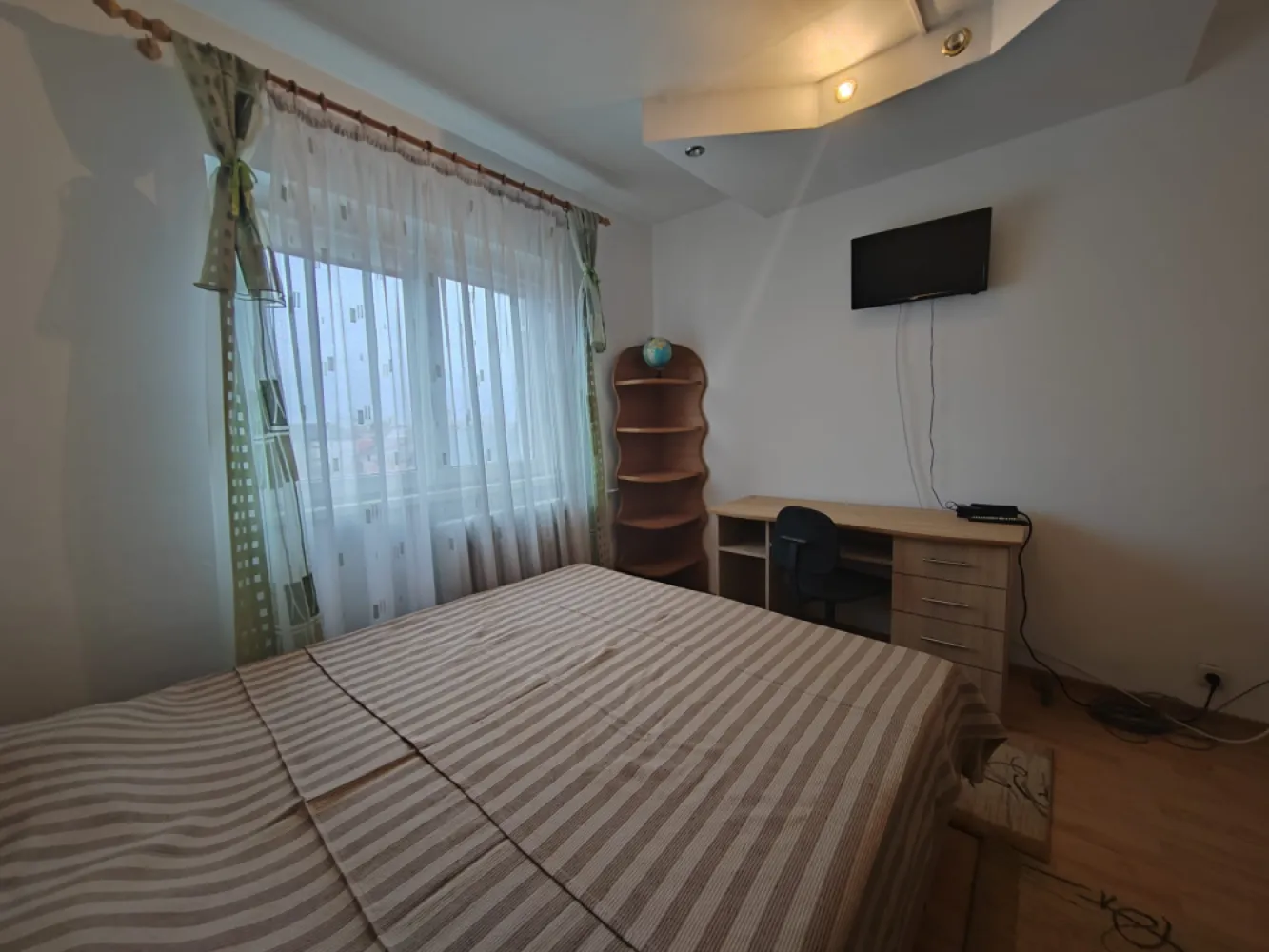 Apartament 2 camere, decomandat, etaj intermediar, zona Republicii, Ploiești