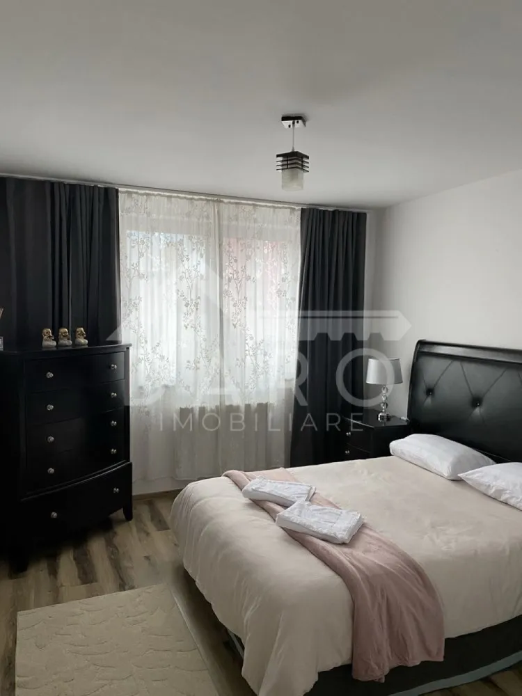 Inchiriez Apartament 2camere Acta Residence - 🏡 Apartament 2 camere de închiriat – Acta Residence | Tudor | 430 €/lună
DARO IMOBILIARE oferă spre închiriere apartament modern cu 2 camere, situat în cartierul Tudor, în complexul rezidențial Acta Residence, una dintre zonele foarte apreciate din Târgu Mureș.
💰 Chirie: 430 €/lună
✔ apartament complet mobilat și utilat
✔ complex rezidențial modern
✔ închiriere pe termen lung
Compartimentare:
✔ living spațios și luminos
✔ dormitor matrimonial
✔ bucătărie complet utilată
✔ baie
✔ hol
Dotări și utilități:
✔ Smart TV
✔ mașină de spălat rufe
✔ frigider
✔ cuptor + plită
✔ mobilier modern
✔ spații generoase de depozitare
Siguranță și confort:
✔ camere de supraveghere pe casa scării
✔ pază asigurată pe timpul nopții în complex
Avantaje locație:
📍 cartier Tudor – Acta Residence
📍 aproape de Kaufland și Lidl
📍 Piața de zi în apropiere
📍 stații de autobuz la câteva minute
💎 Un apartament modern, luminos și bine poziționat, ideal pentru persoane care își doresc confort într-un complex rezidențial nou.
🤝 Proprietate promovată prin DARO Imobiliare
💳 Pentru achiziție, prin Kiwi Finance beneficiezi de:
✔ analiză GRATUITĂ a eligibilității
✔ acces la oferte de la peste 12 bănci
✔ negocierea dobânzii în favoarea ta
✔ suport complet până la semnarea contractului
📞 Detalii și vizionări:
Coman Maria – DARO Imobiliare & Kiwi Finance
📱 0749 535 729
🔑 DARO Imobiliare – găsim proprietatea potrivită.
💳 Kiwi Finance – obținem creditul pentru a o cumpăra