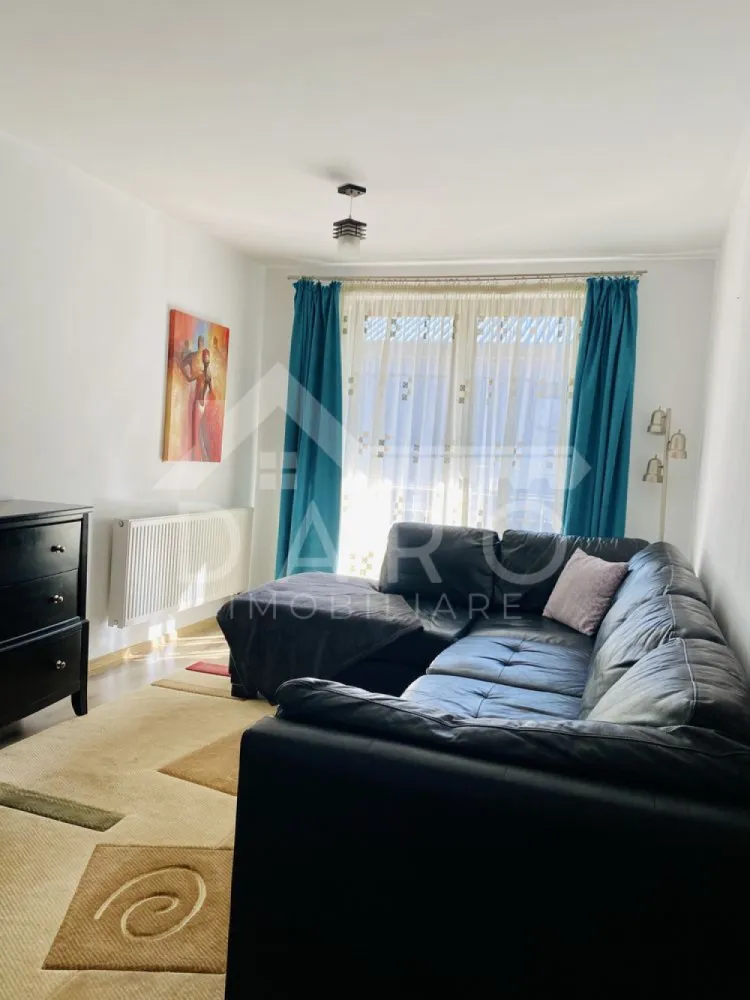 Inchiriez Apartament 2camere Acta Residence - 🏡 Apartament 2 camere de închiriat – Acta Residence | Tudor | 430 €/lună
DARO IMOBILIARE oferă spre închiriere apartament modern cu 2 camere, situat în cartierul Tudor, în complexul rezidențial Acta Residence, una dintre zonele foarte apreciate din Târgu Mureș.
💰 Chirie: 430 €/lună
✔ apartament complet mobilat și utilat
✔ complex rezidențial modern
✔ închiriere pe termen lung
Compartimentare:
✔ living spațios și luminos
✔ dormitor matrimonial
✔ bucătărie complet utilată
✔ baie
✔ hol
Dotări și utilități:
✔ Smart TV
✔ mașină de spălat rufe
✔ frigider
✔ cuptor + plită
✔ mobilier modern
✔ spații generoase de depozitare
Siguranță și confort:
✔ camere de supraveghere pe casa scării
✔ pază asigurată pe timpul nopții în complex
Avantaje locație:
📍 cartier Tudor – Acta Residence
📍 aproape de Kaufland și Lidl
📍 Piața de zi în apropiere
📍 stații de autobuz la câteva minute
💎 Un apartament modern, luminos și bine poziționat, ideal pentru persoane care își doresc confort într-un complex rezidențial nou.
🤝 Proprietate promovată prin DARO Imobiliare
💳 Pentru achiziție, prin Kiwi Finance beneficiezi de:
✔ analiză GRATUITĂ a eligibilității
✔ acces la oferte de la peste 12 bănci
✔ negocierea dobânzii în favoarea ta
✔ suport complet până la semnarea contractului
📞 Detalii și vizionări:
Coman Maria – DARO Imobiliare & Kiwi Finance
📱 0749 535 729
🔑 DARO Imobiliare – găsim proprietatea potrivită.
💳 Kiwi Finance – obținem creditul pentru a o cumpăra