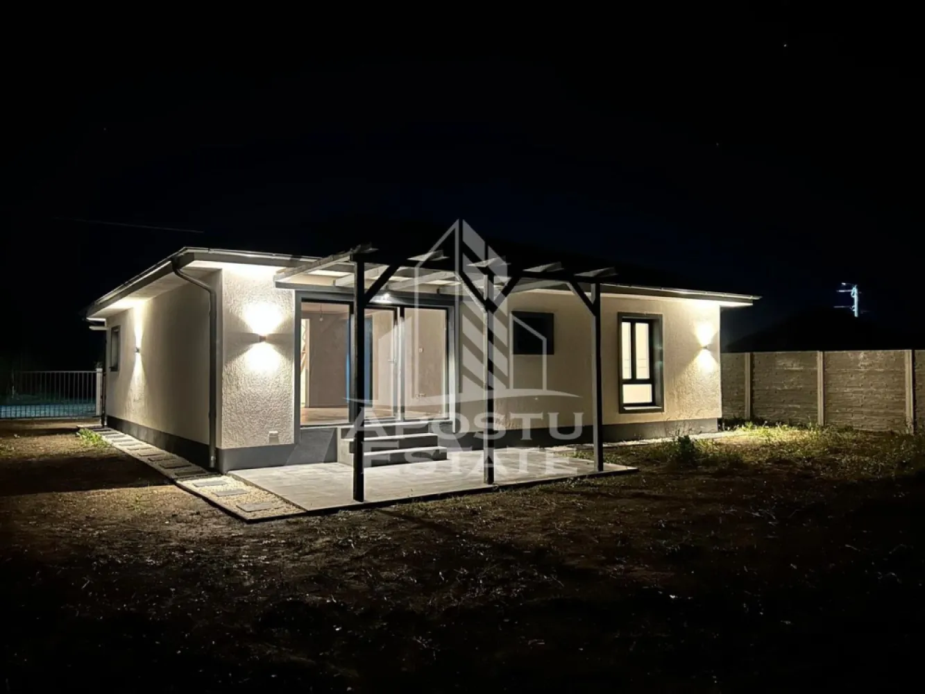 Casa individuala pe parter, 4 camere si 2 bai, 530 mp teren