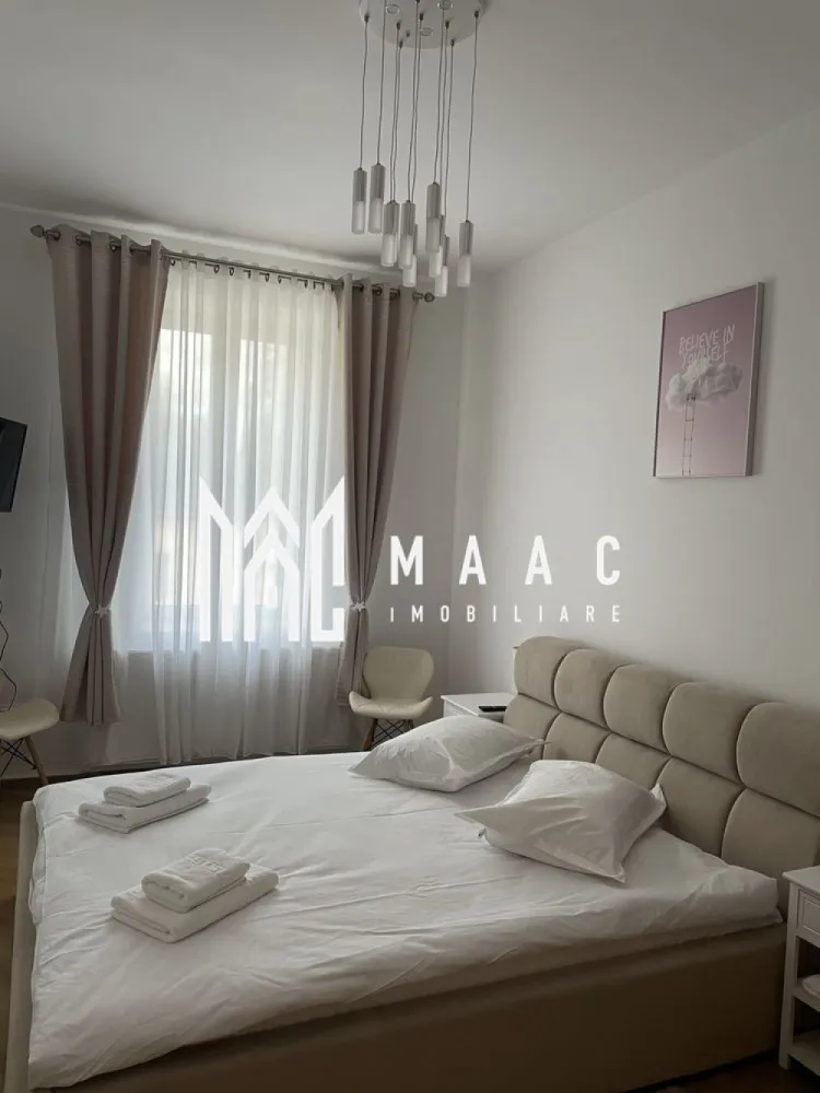 Apartamente 3 camere | Parcare | 105 MP | Zonă Centrală - MAAC Imobiliare vă propune spre vânzare două apartamente situate la casă, într-o zonă centrală a orașului Sibiu, într-o locație ideală atât pentru locuire, cât și pentru activități profesionale.

Proprietățile sunt înscrise pe același CF și pot fi utilizate pentru locuință, cabinet medical, sediu de firmă, birouri sau alte activități, beneficiind de vizibilitate bună datorită geamurilor orientate către stradă.

Imobilele se află într-o stare foarte bună și nu necesită investiții suplimentare. Acoperișul este nou, clădirea beneficiază de izolație termică exterioară, iar interiorul a fost complet renovat.

Proprietatea dispune, de asemenea, de pivniță, loc de parcare și o cotă parte de 33% din curtea comună, oferind spațiu suplimentar și confort.

Zona centrală reprezintă un avantaj important, cu acces rapid către instituții, magazine, restaurante, transport public și principalele puncte de interes ale orașului.

Pentru mai multe detalii sau pentru a programa o vizionare, vă rugăm să ne contactați.
Specificați ID-ul CP2959701.
