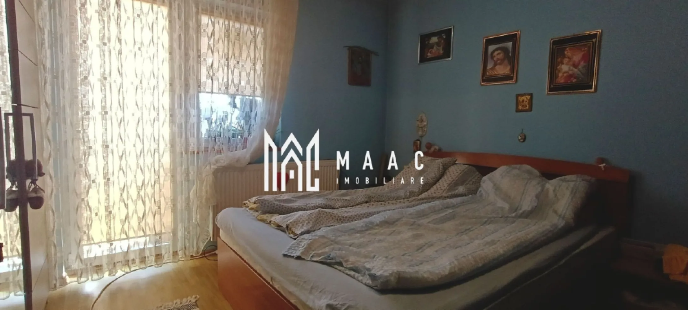 Apartament | 72 MPU | 3 camere | 2 Balcoane | Pictor Brana - MAAC Imobiliare vă propune spre vânzare un apartament cu 3 camere situat în zona Pictor Brana o locație liniștită și foarte căutată, aflat la etajul 2/3 al unui imobil construit în 2008 . 

Avantajele Locației:
Natură și Recreere: În imediata apropiere se află parcul, ideal pentru plimbări și activități în aer liber

Acces rapid la școli, grădinițe și diverse magazine 

Acces facil la mijloacele de transport în comun

Curte comună proprie a blocului

Caracteristici Principale:
Suprafață utilă: 72 mp

Decomandat 

Orientare: Sud-Estică (lumină naturală pe tot parcursul zilei)

Compartimentare:
living 
cu
bucătărie open-space

2 dormitoare fiecare cu ieșire pe balcon

1 baie 

2 balcoane 

hol de acces

Vedere excelentă spre munte

Sistem de încălzire: Centrală proprie și calorifere

Pentru vizionări sau mai multe detalii contactați-ne și specificați codul proprietății ID:CP2965870.