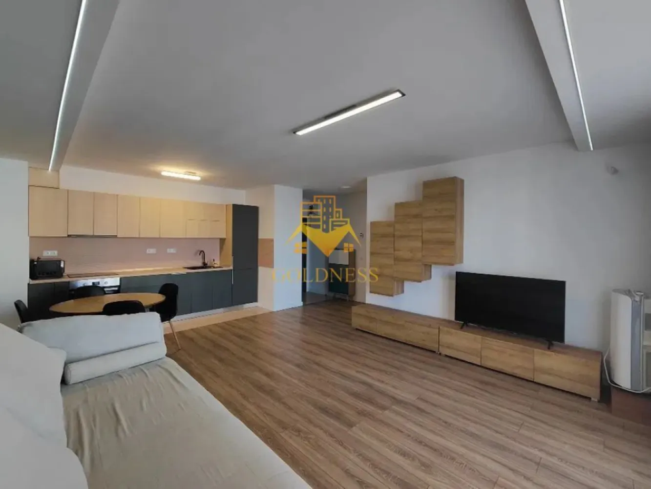 2 camere, premium, bloc nou, Marasti, The Nest, The Office, 21 Dec - GOLDNESS Imobiliare vă propune spre închiriere un apartament cu 2 camere complet mobilat și utilat, la etajul 3 într-un imobil de 7 etaje, în cartierul Marasti. 
Apartamentul este compartimentat astfel:
 - dormitor cu pat matrimonial, dressing, noptiere
 - living cu bucatarie open-space complet utilată, canapea extensibla, loc de servit masa 
 - baie cu cabina de dus, calorifer port prosop inox și dulap pentru depozitare.
 - terasa de 7 mp.

Imobilul este dotat cu toate cele necesare- centrală proprie, mașină de spălat haine, frigider, plită electrică, hotă, TV, etc. 
Se află în apropierea stațiilor de transport în comun, magazine, restaurante, spații verzi, farmacii, etc. 
Dispune de parcare subterana inclusa in pret!

Dacă sunteți interesați de acest apartament și doriți să îl vizionați, dar și pentru alte oferte sau detalii nu ezitați să ne contactați telefonic sau prin e-mail - goldnessimobiliare@gmail.com. Vă stăm la dispoziție!