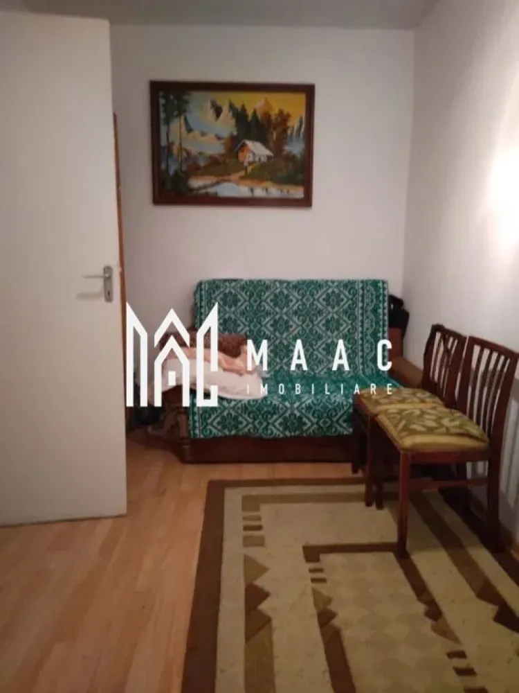 Apartament 2 camere | Pretabil investitie | Calea Dumbravii - MAAC Imobiliare vă prezintă un apartament cu 2 camere situat în zona Mihai Viteazu, la intersecția cu Calea Dumbrăvii – o locație ideală atât pentru locuință personală, cât și pentru investiție.

Detalii generale:
Apartamentul are o suprafață utilă de 37 mp și este poziționat la etajul 4 al unui imobil cu 5 niveluri.
Se află într-o zonă liniștită, cu acces rapid către centrul orașului, magazine, instituții și mijloace de transport în comun.

Compartimentare:
Hol de intrare.
2 camere nedecomandate, potrivite pentru dormitor și living.
Bucătărie separată, prevăzută cu debara pentru depozitare.
Baie cu cadă și geam de aerisire.

Dotări & confort:
Centrala termică proprie cu calorifere.

Apartamentul se vinde cu tot cu chiriaș, ceea ce îl transformă într-o oportunitate pentru investitori.

Avantaje zonă:
Acces facil către toate facilitățile: magazine, stații de autobuz, farmacii, bănci, piețe și zone verzi.

Pentru mai multe detalii precizati telefonic ca ati vazut anuntul cu ID: CP2834771