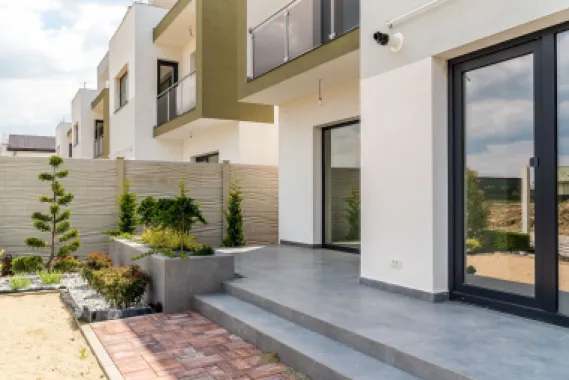 Vilă nouă cu terasă panoramică – design premium, 4 dormitoare, în Gai