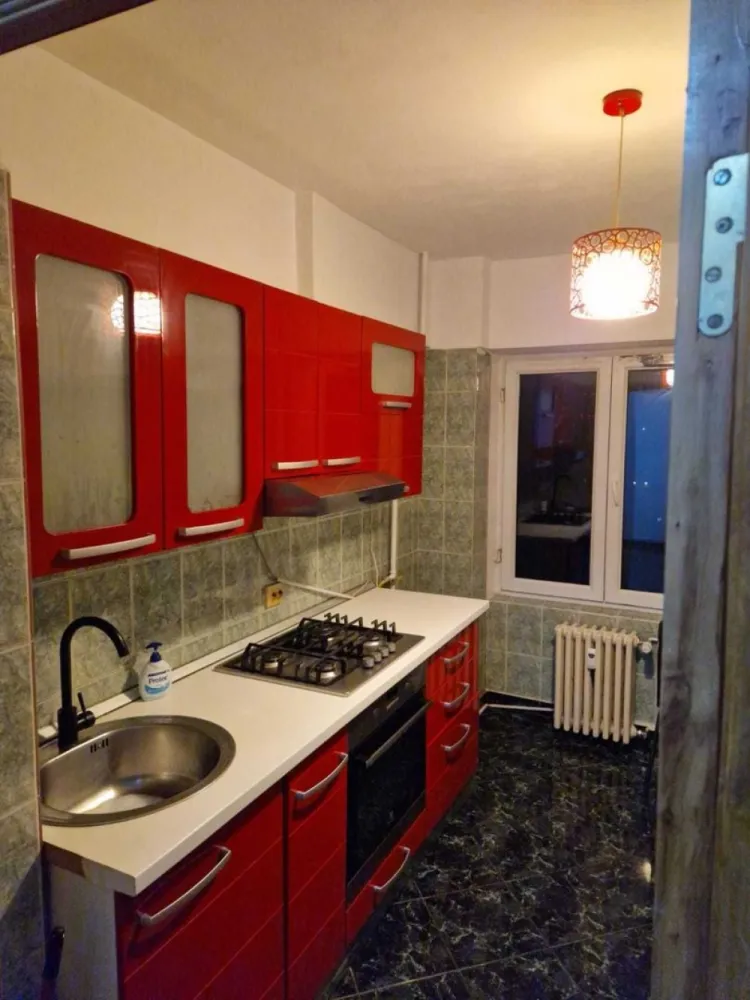 Spatios 2 camere Politehnica-Lujerului - Apartament 2 camere, spațios (60mp) , decomandat, mobilat modern, cuptor electric, 2 aparate aer condiționat, balcon încălzit, cu vedere spre parcul Tudor Vladimirescu.
4 minute metrou Lujerului, tramvai 41
7 minute metrou Politehnica, tramvai 1
Pet friendly dar cu garanție dublă.
Bdul Iuliu Maniu 13A , cu geamuri pe spate.
